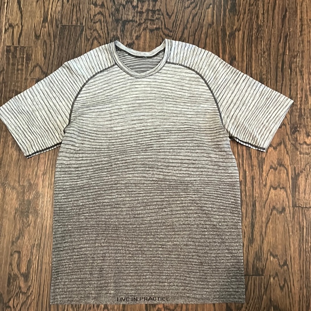 Lululemon Metal Vent - Silver/Gray - L